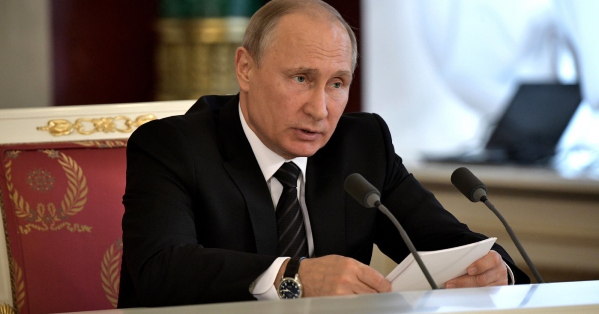Критиковать можно и нужно? Владимир Путин объяснил смысл закона об оскорблении власти