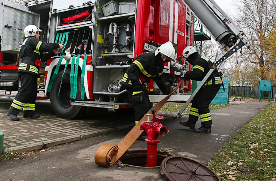 Два человека погибли при пожаре в ЖК «Алые паруса» в Москве