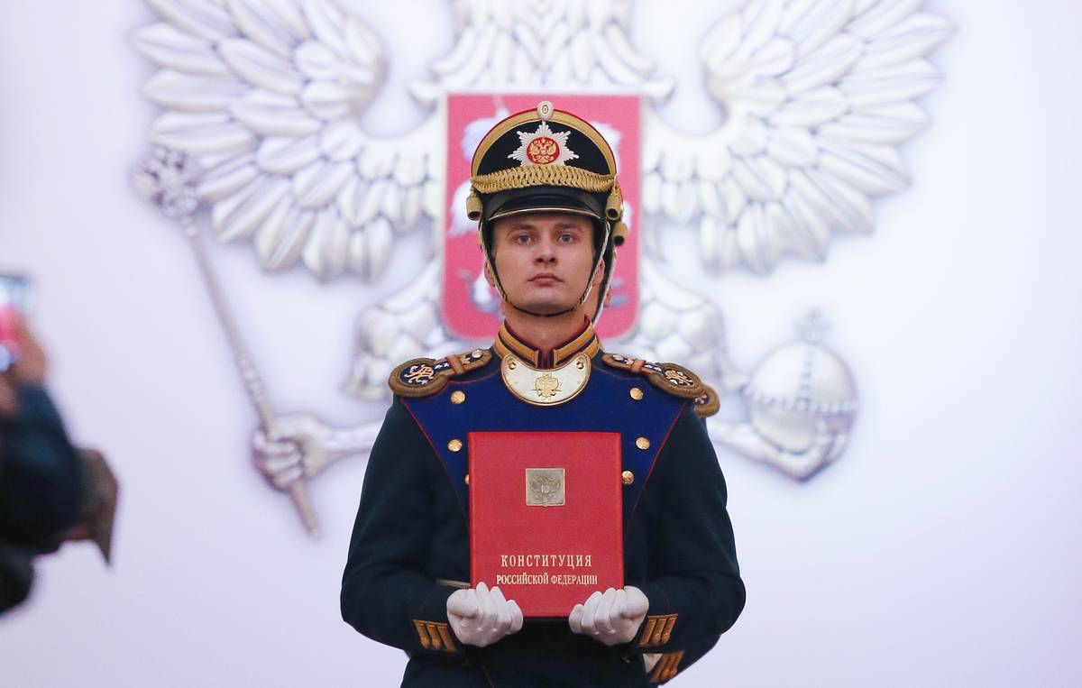 «Передам Россию в надежные руки»: поправки в Конституцию РФ, предложенные Владимиром Путиным, оказались домашними заготовками