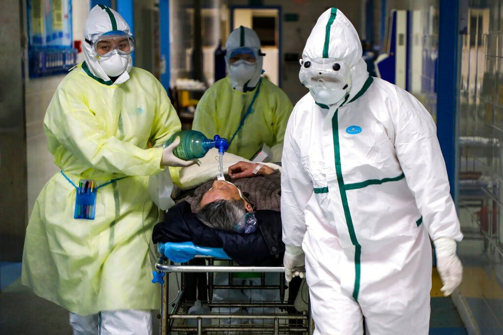 В Китае за сутки коронавирусом заболело более 2600 человек