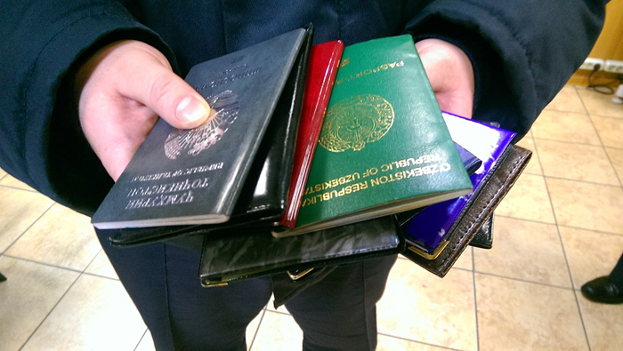 В Москве пресечена деятельность ЭОПГ, занимающейся легализацией мигрантов