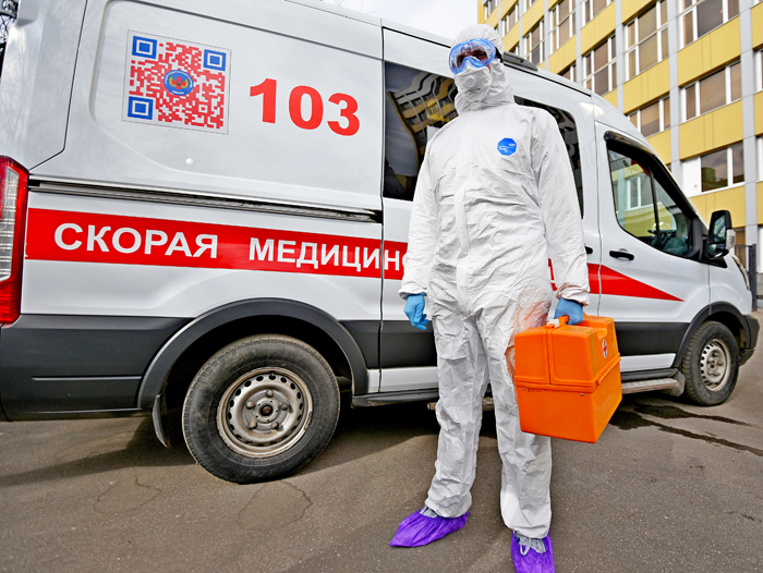 Александр Евсин об очередях машин «скорой» в больницу: «Двигаясь по такому сценарию, можно устроить зомби-апокалипсис даже без всякого вируса»