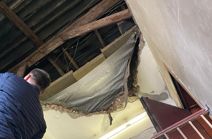 «Спасенный от реновации» дом на шоссе Энтузиастов начал разрушаться