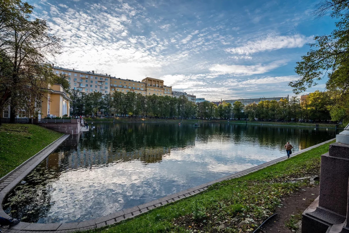 Москвичи высказались против закрытия сквера на Патриарших прудах