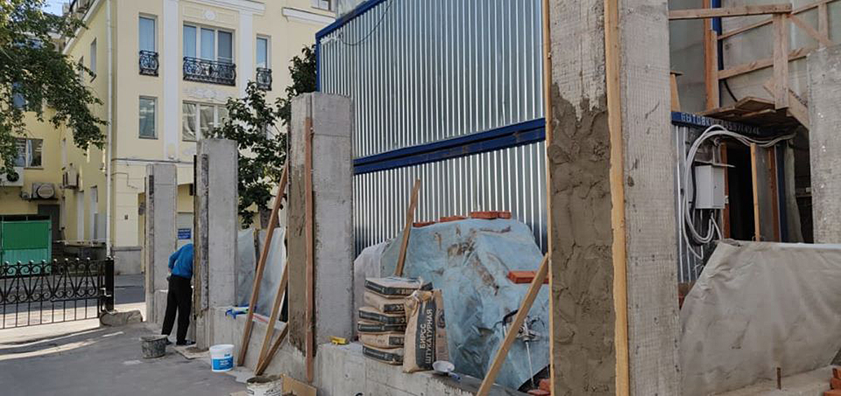 Муниципальный депутат сообщила о возведении ограды в усадьбе Шубиных, несмотря на предписание Мосгорнаследия
