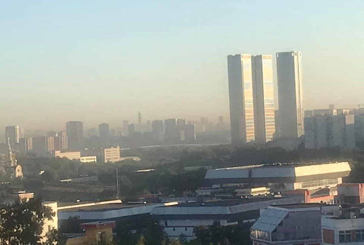 Жители ЗАО и ЮЗАО Москвы жалуются на загрязнение воздуха сажей и гарью