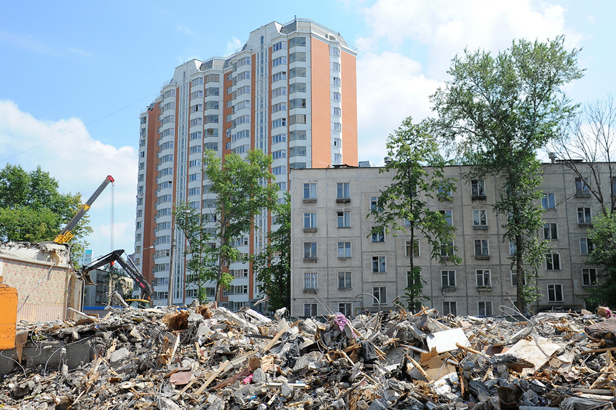 На северо-востоке Москвы жители остановили вырубку деревьев под застройку