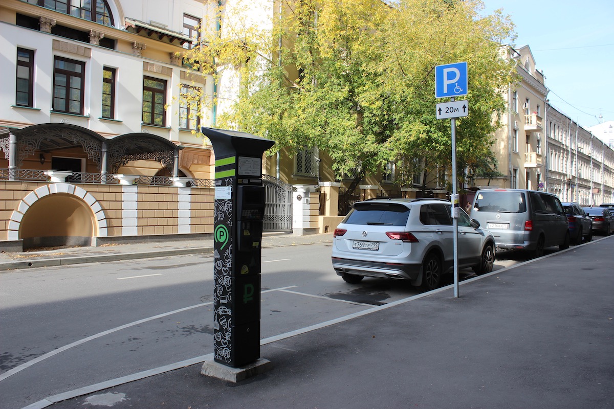 Социологи выяснили отношение москвичей к платным парковкам