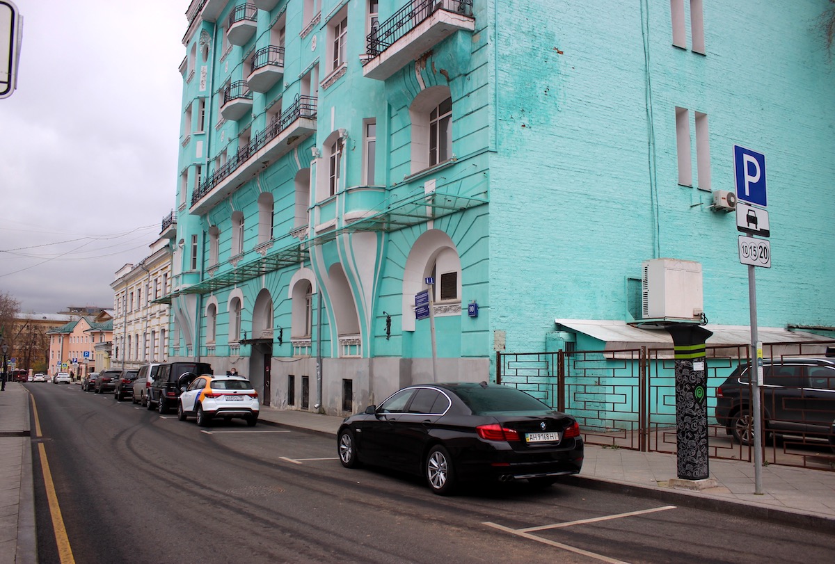 В Дептрансе Москвы сообщили об изменениях работы парковок в новогодние праздники