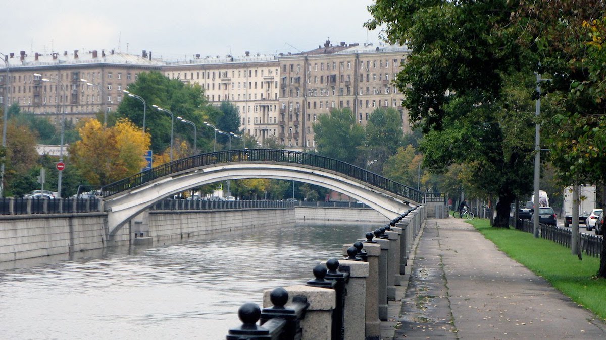 В Москве приостановили обустройство велодорожки вдоль реки Яузы из-за COVID-19