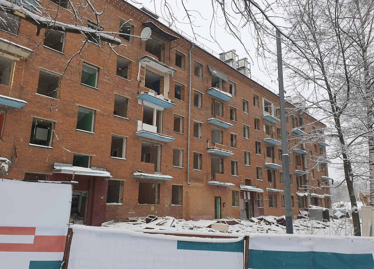 Москвичи сообщили о сносе пятиэтажки в Очаково-Матвеевском