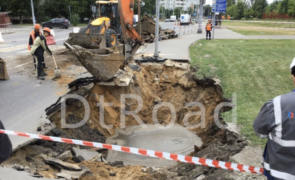 На юго-востоке Москвы провалился грунт на тротуаре
