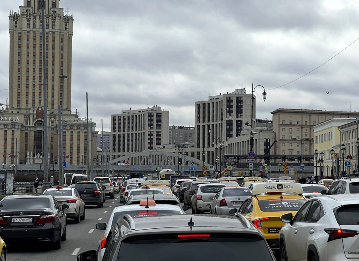 Стоит ли вводить платный въезд в Москву ради борьбы с загруженностью дорог?