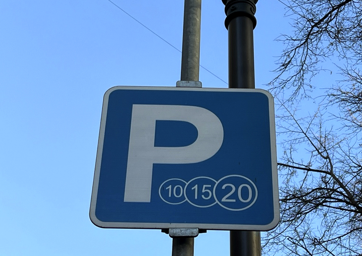 Во Владивостоке заработали платные парковки: как отреагировали местные жители