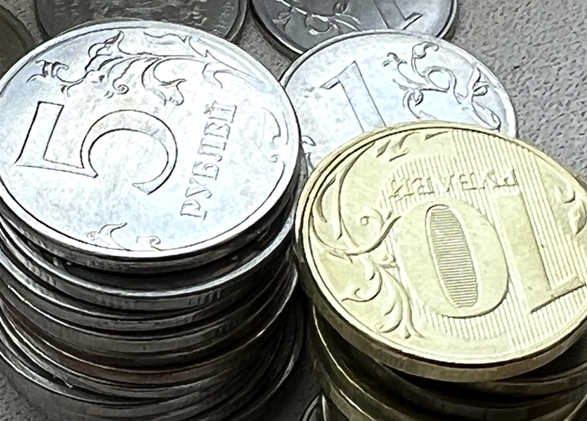 Эксперты объяснили, можно ли бюджетным правилом влиять на колебания курса рубля