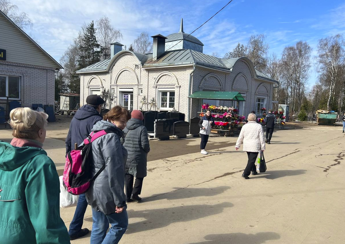 Жителям Подмосковья рассказали об истории Радоницы и как к православным праздникам благоустраивают кладбища