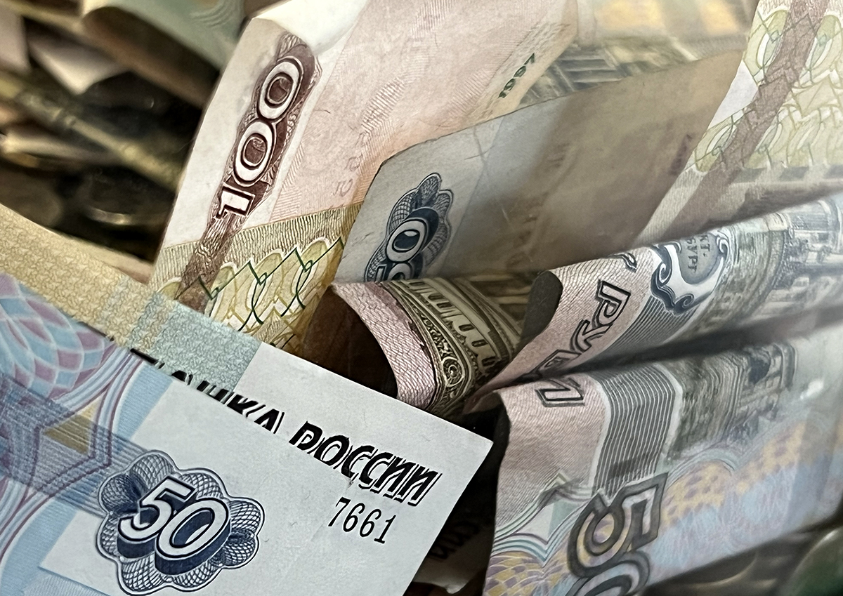 Почему россияне все больше предпочитают наличные, и как это влияет на инфляцию