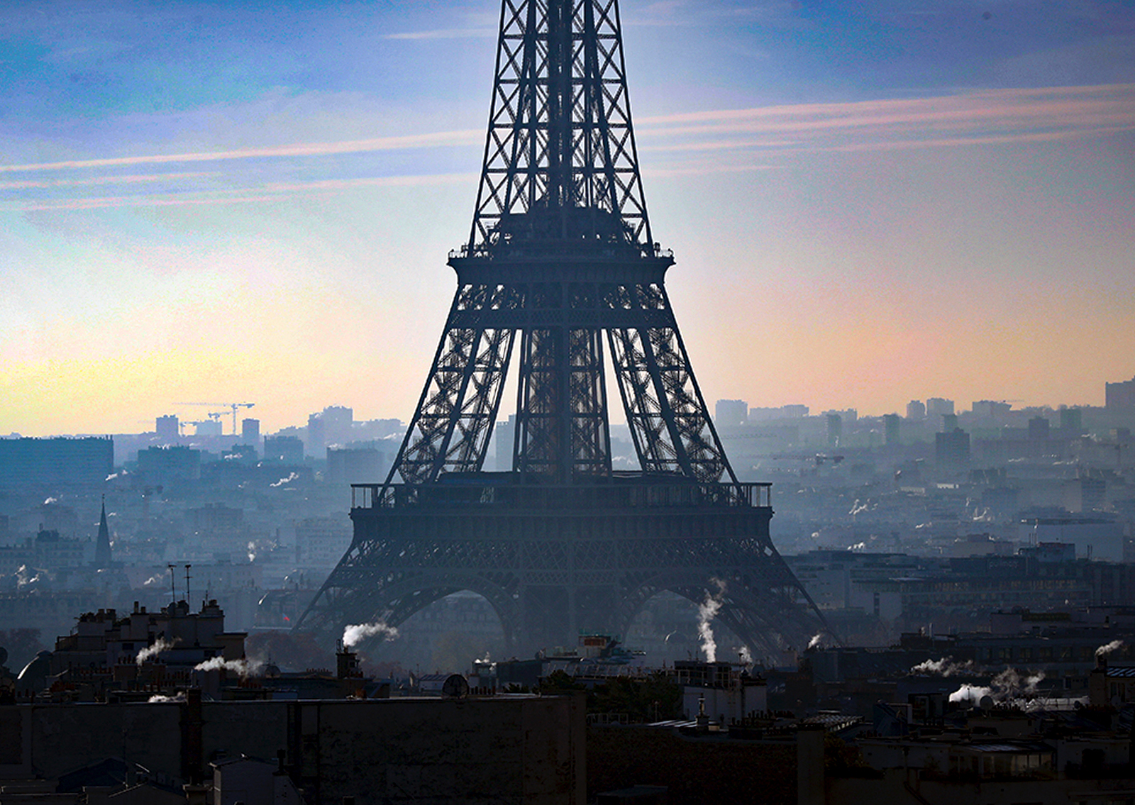 В Париже туристические места превращают в олимпийские объекты и борются с клопами